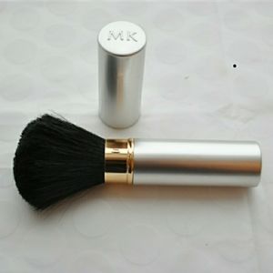 Mary Kay Retractable Powder Brush